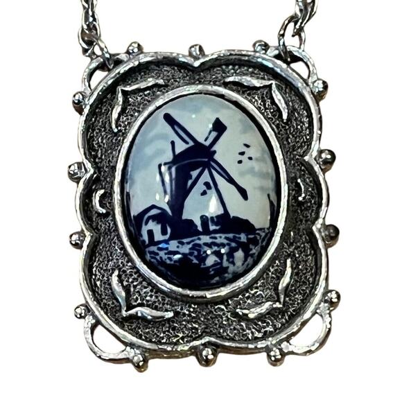 "KATRINA" Windmill Delft Pendant Charm Necklace Sarah Coventry Jewelry VTG - Picture 3 of 4